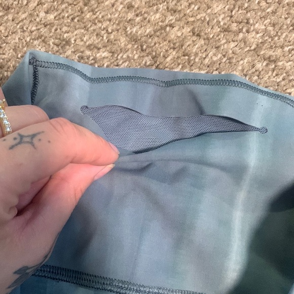 ABSTRACT LULULEMON LEGGING SIZE 10 - Picture 3 of 3